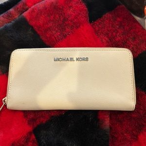 White Michael kors wallet